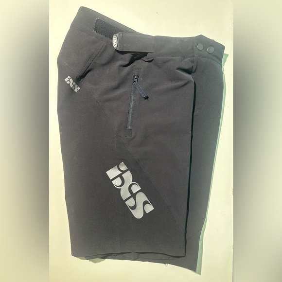 Men’s IXS Carve mountain bike shorts in Medium. - Picture 2 of 6